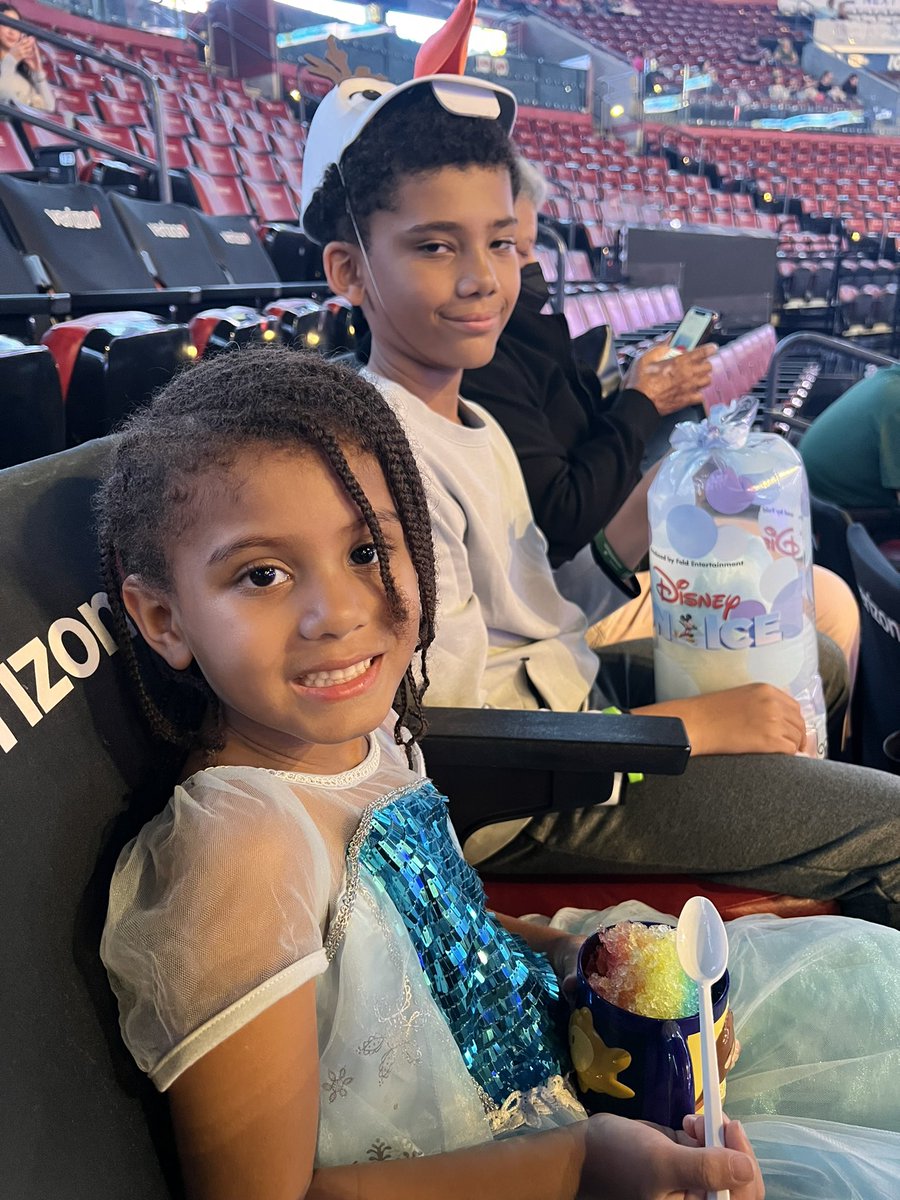 #DisneyonIce
