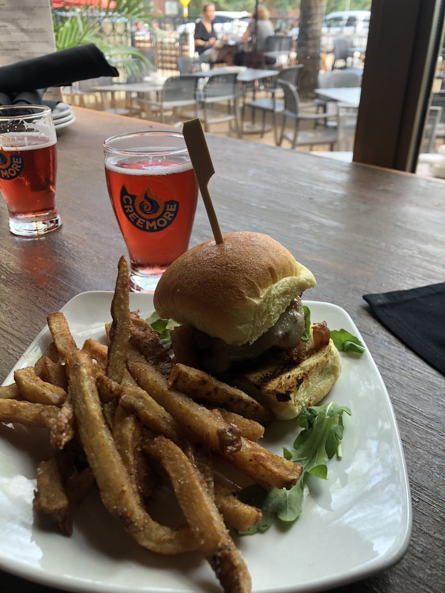 Great start to our tour today <a href="/pepperwoods/">Jennifer</a> with beef brisket sliders and wicked fries <a href="/DTBurlingtonON/">Downtown Burlington</a> <a href="/BurlingtonTour/">Tourism Burlington 🇨🇦</a>