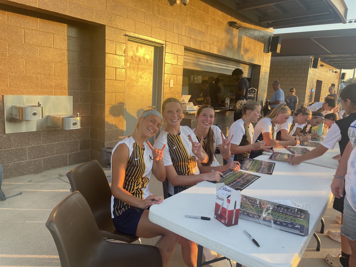 Three former Blazers getting a 10-0 win for JCCC!! ⁦<a href="/GEBlazerSoccer/">GEHS Blazer Soccer</a>⁩ ⁦<a href="/GEHSBlazers/">Gardner Edgerton High School</a>⁩ ⁦<a href="/GEHSAthletics/">Gardner Edgerton Trailblazer Athletics</a>⁩