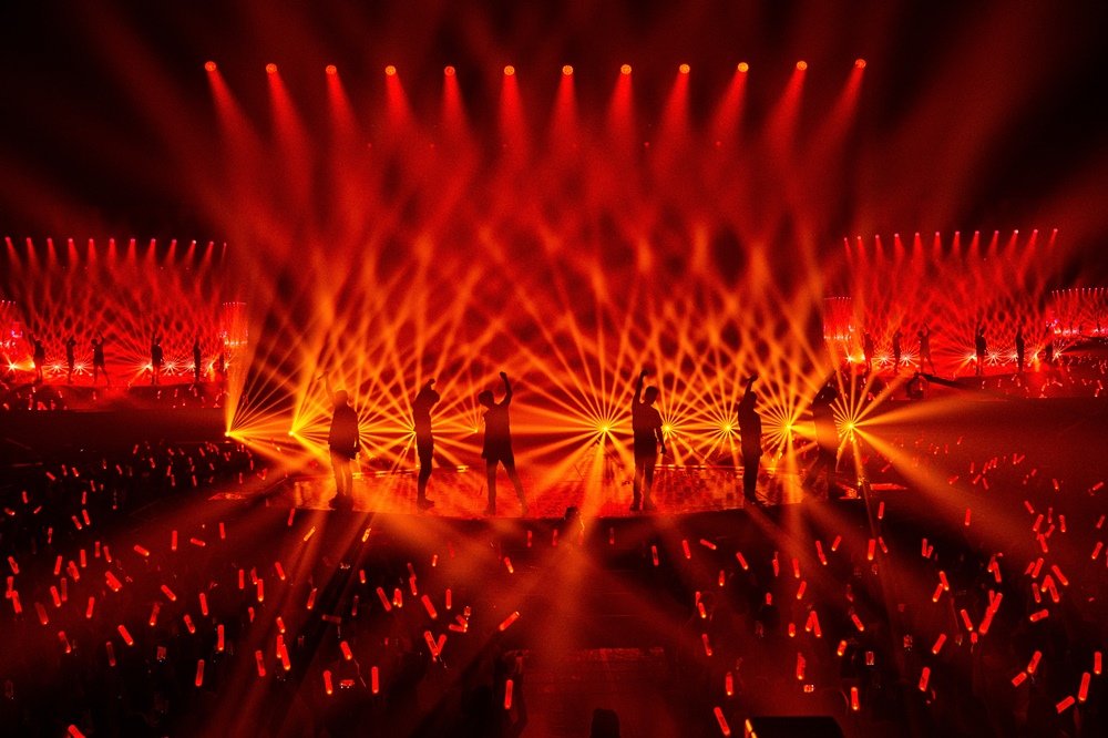 260198JCW's tweet photo. I’m always amazed when I see these kinds of photos of iKON. It’s like they were truly born to be stars, destined to stand on the stage. Photos like these always make me feel so emotional🥹❤️ 

CELEBRATIN9 iKON
#9YearsToForeverWithiKON
@iKONIC_143 #iKON #아이콘 https://t.co/svl6TSNWFU