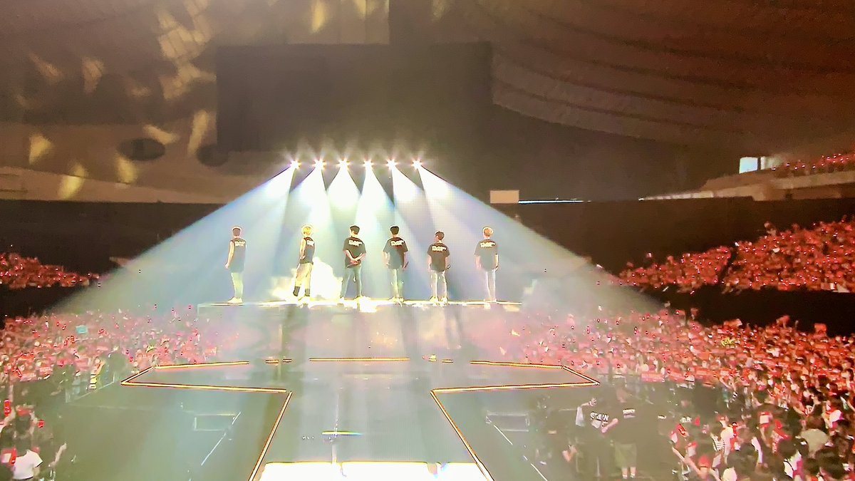 260198JCW's tweet photo. I’m always amazed when I see these kinds of photos of iKON. It’s like they were truly born to be stars, destined to stand on the stage. Photos like these always make me feel so emotional🥹❤️ 

CELEBRATIN9 iKON
#9YearsToForeverWithiKON
@iKONIC_143 #iKON #아이콘 https://t.co/svl6TSNWFU