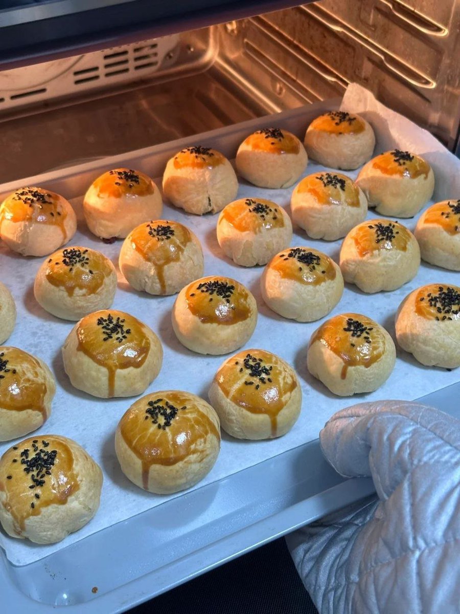おいしいペストリーを作ってください。
塩漬け卵黄にはそれぞれ油分が含まれています。とてもおいしいです！