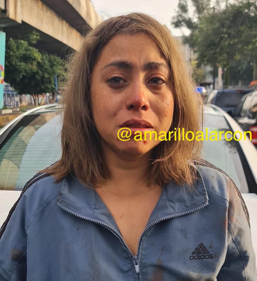 amarilloalarcon's tweet photo. Verónica lo subió a su auto y lo trató de llevar al #Hospital 

En el camino, una ambulancia la interceptó y concluyó el traslado al #HospitalDeLaVilla donde finalmente murió 

Ella, sigue detenida en el #MP #GAM2 https://t.co/zCRZ8QeVhC