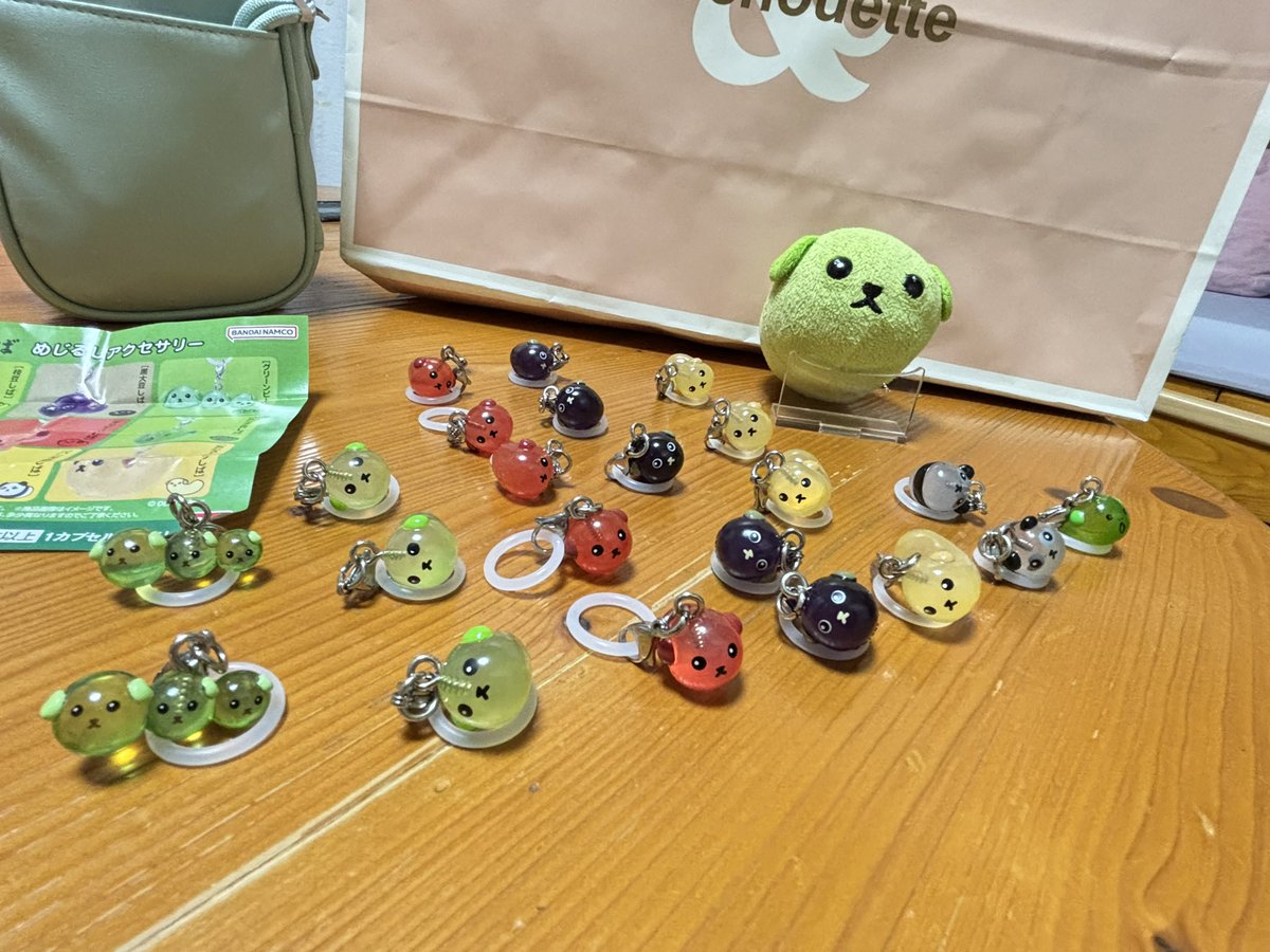 豆しばガチャガチャ見つけましたー！！もちろん、全種コンプリート