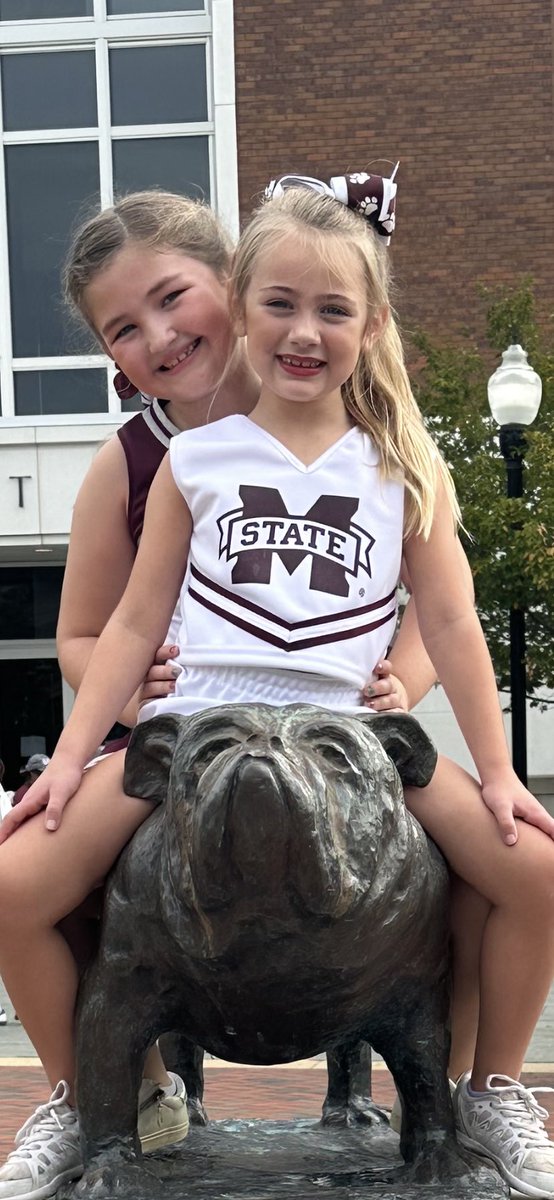 psaylors13's tweet photo. @HailState Future MSU cheerleaders Emma and Ave’!! https://t.co/eo6qgOFQGc