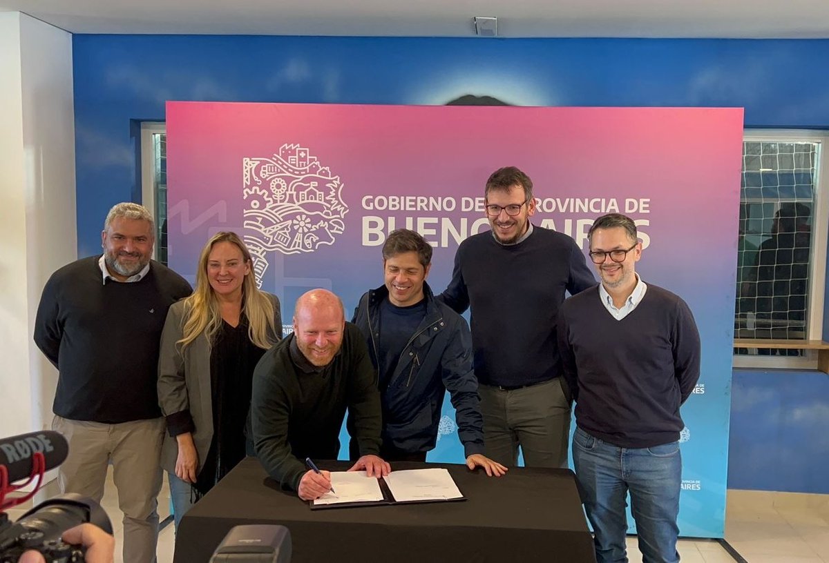 📍En Mar Chiquita junto a <a href="/kicillofok/">Axel Kicillof</a> y <a href="/jcuattromo/">Juan Cuattromo</a> firmamos un acuerdo de leasing con el municipio para la adquisión de bienes destinados a la mejora de los servicios públicos.

#InviertiendoEnElFuturo