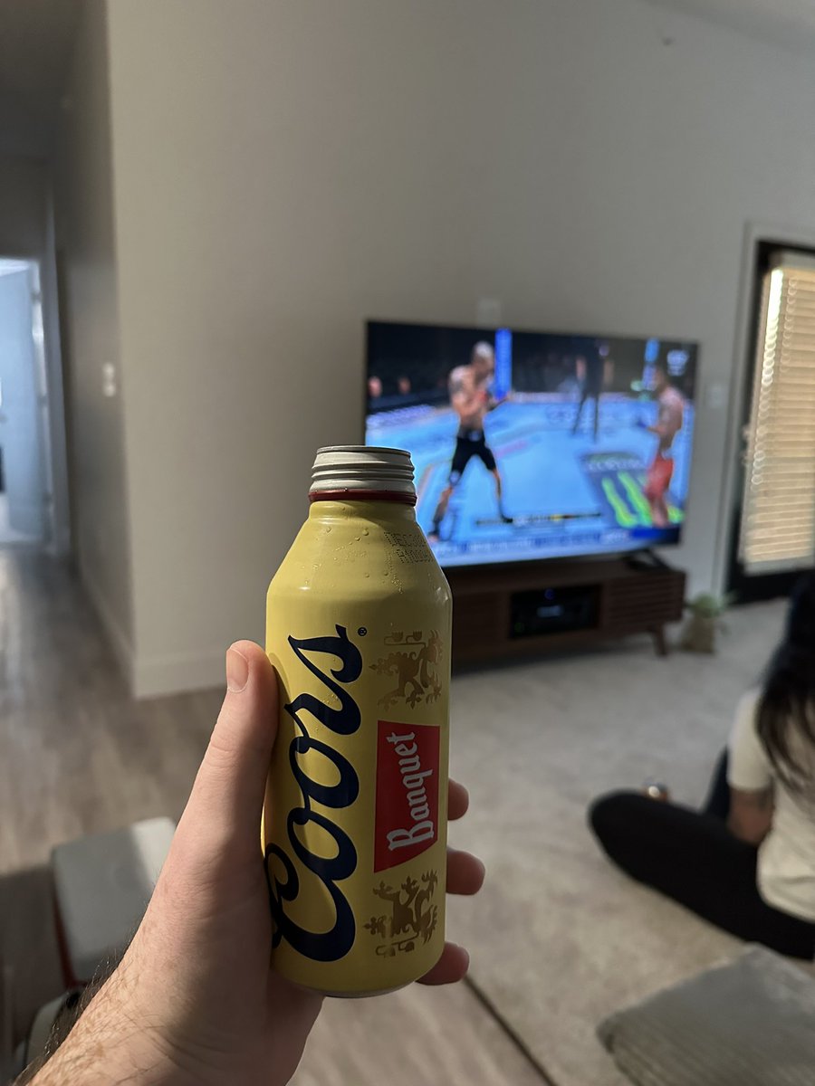 cfcmezzo's tweet photo. UFC at my brothers gaff, thanks https://t.co/ZoXX3WECXq