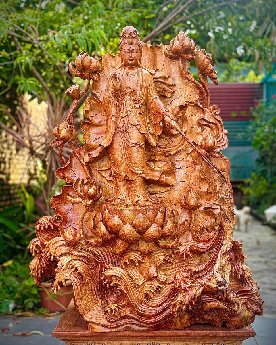Tác phẩm : Phật mẹ quan âm
Kt Cao 90 ngang 85 sâu 42 
Chất liệu gỗ chun sụn hương ta 
Giá 35tr300