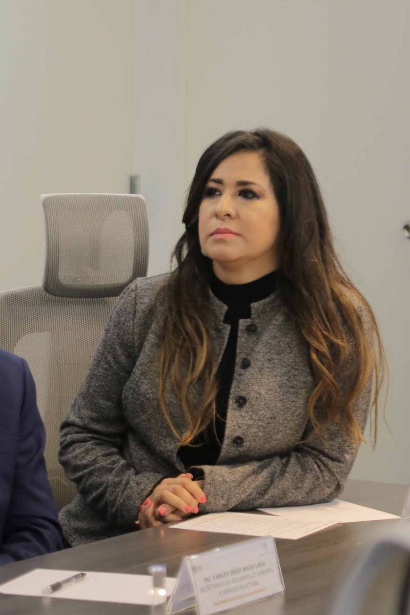 SedecoEdomex's tweet photo. La Lic. Laura González se reunió con directivos de GM en Toluca. Estas reuniones son clave para atraer inversiones y consolidar al #EstadoDeMéxico como un polo industrial y tecnológico, que beneficien a las familias mexiquenses.

#LaFuerzaEconómicaDelEdoMéx #ElPoderDeServir https://t.co/tNgegLaNdc
