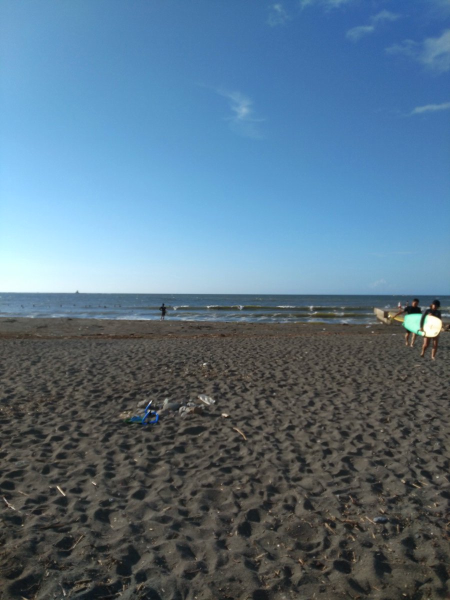 BooK2ya's tweet photo. 朝2🌊茅ヶ崎で唯一南風を軽減してくれるポイントで台風スウェルを🏄 https://t.co/d70eWr0GBL