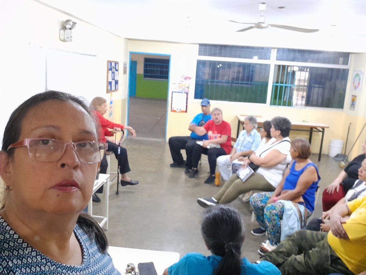 ClapBicent2010's tweet photo. #educar #Sanjuanccs Asambleas  de gran congreso Nacional Ubch: pedro Pablo barnola 
Comunidades presentes
Bicentenario 2010 ,Guacamayas,
Unidad San Juan, Bolívar San Martin @CLAP_PQ_SANJUAN @eje_san @SanJuanPSUV @JanetteDPsuv @dcabellor https://t.co/AKdRrk91V6