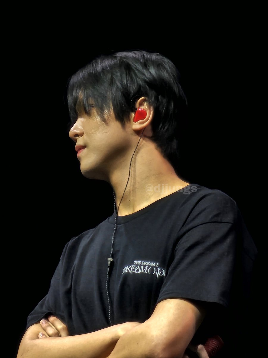 OMG, HAECHAN’S SIDE PROFILE IS TOO GOOD