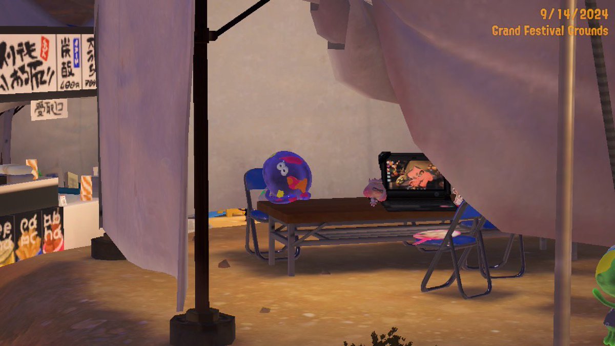 Octavio’s still at his booth…Sooooooo much wasted space…I don’t even see Acht.