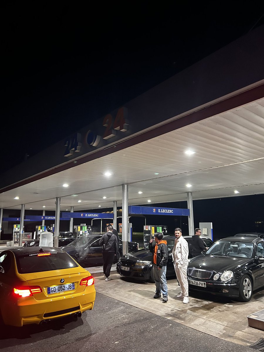 Aucune en dessous de 300cv,
La famille est au complet