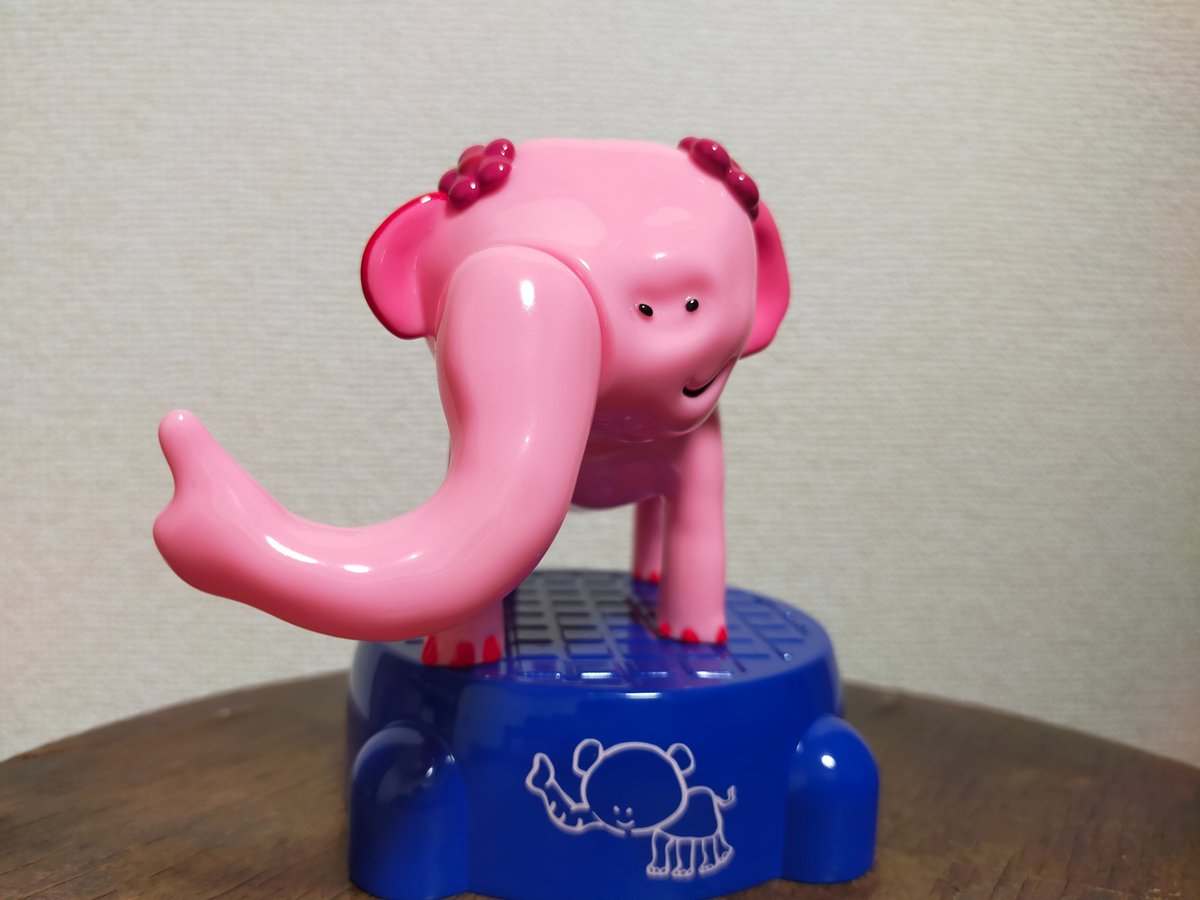 kizen_ushi's tweet photo. garbagetoyyyyyさんの『Elephant』! 墓場の画廊さん抽選ハズレました…で…その後 繰り上げ当選メール!ホントにあるんだなぁ〜 とにかくこの造形!2Dを無理矢理3Dにしたような驚愕のデザイン!天才じゃなきゃ無理や……墓場の画廊さん ありがとうございました!
#墓場の画廊
#ソフビ
#garbagetoyyyyy https://t.co/avJhpG7kTp