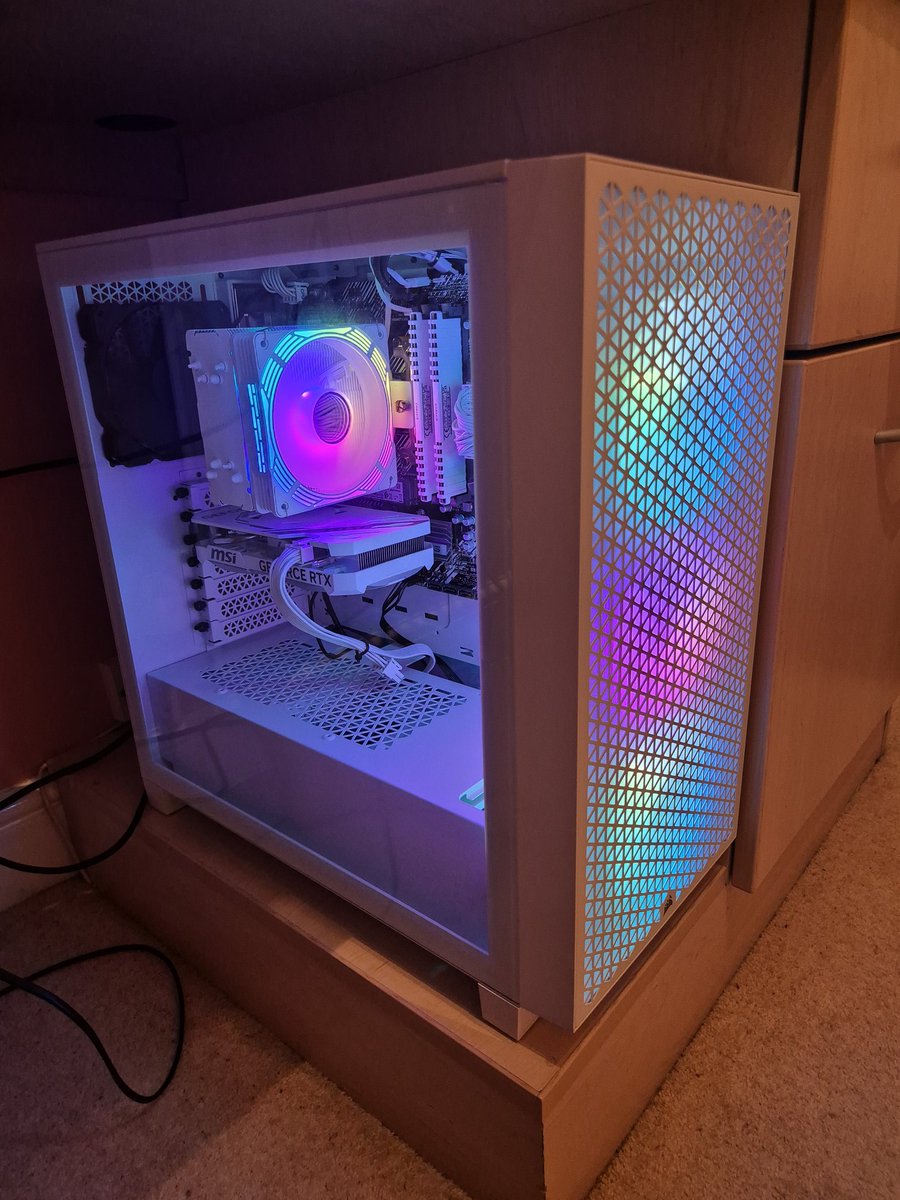 Cizzleton's tweet photo. @AshsToAshs_ For the shits and giggles, i present to you Light Linda. I have named her after her predecessor Dark Linda 🤣 https://t.co/5ZljehdzeP