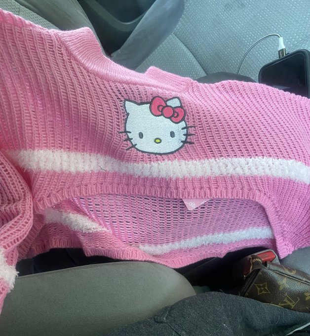 2 things. New outfit for cam tonight &amp; the belly rings are back in 🤭😊😃🎉 https://t.co/Ru1ooeR0Yj