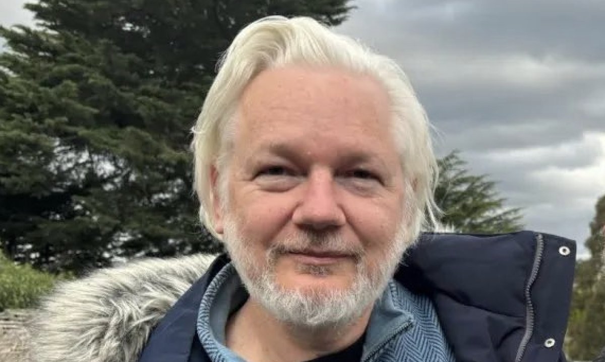 thetrustfalldoc's tweet photo. ‘"Julian is slowly recovering. He is doing a lot of physical activities: long bike rides, swimming in the ocean, long walks... So his colour is coming back. It moves me when I see him, in the Australian wilderness, looking at the waves for a long time. Sometimes I find it hard to believe that what I see is real.”
- Stella Assange, Sep 2024
The whole world must know the story of what they did to Julian and WHY! Help us continue to share this story with as many people as possible!

Please support the project here: https://t.co/3nsRdnqdWH

#TheTrustFall #PardonAssange #Assange #PressFreedom #FreeSpeech #WorldPeace