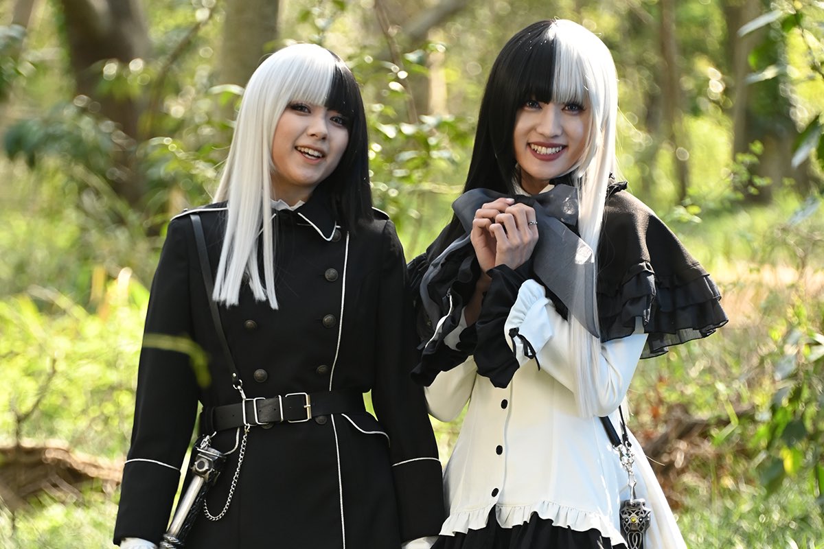 女性であるシータが短パンで俺口調。 男性であるジープがスカートで私