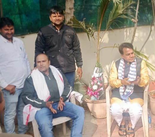dineshM36620585's tweet photo. महुआ विधायक @RajendrMahwaBJP को जन्मदिन की हार्दिक शुभकामनाएं भगवान से आशा करते हैं आप @DrKirodilalBJP बाबा के रास्ते पर सदैव चलें और दीन दुखियों की सेवा करें # Happy birthday https://t.co/pEcjEYY7uk