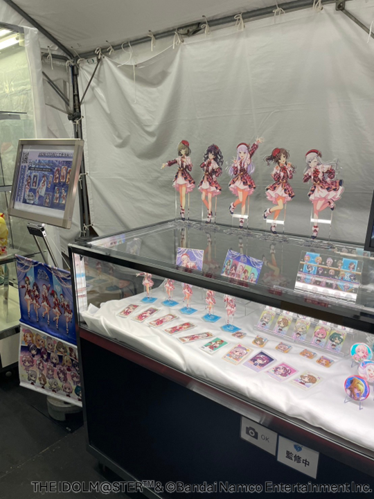 ✦ グッズ展示公開中 ✦／ メインエントランス付近のテント内では 豪華