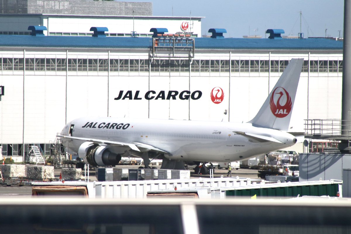 Aliceshin798's tweet image. とりあえずエアジャパンやメンテ中のJALカーゴやカーゴジェットを撮り納めました。
　
　あとN714SAを見た際は1番にPO211を思い出しました😇

#RJAA #成田空港