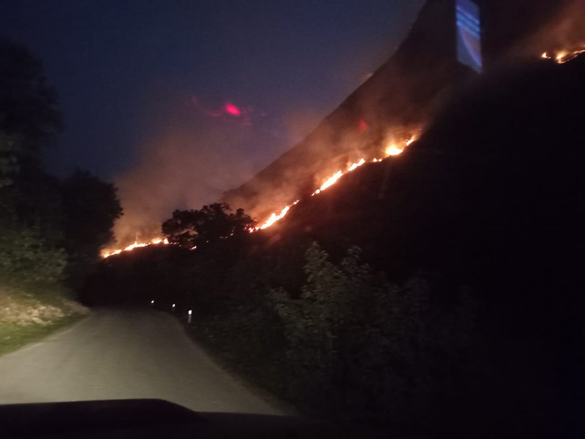 SE QUEMAN NUESTROS BOSQUES. 

🚨Incendios forestales en Perú | Foto de siniestro en Leymebamba, uno de los distritos de Chachapoyas. Toda la información: tinyurl.com/2vcayhn7