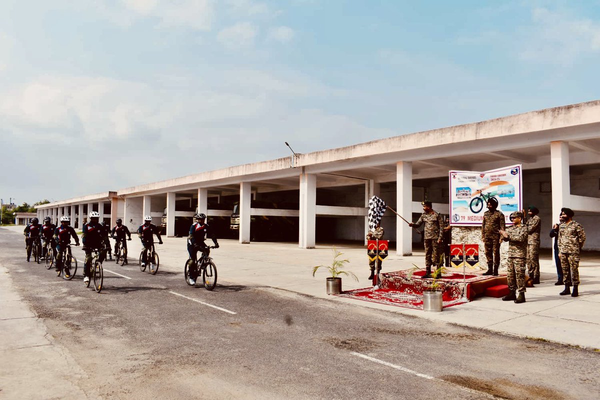 IaSouthern's tweet photo. Pedals for Glory! 🚴‍♂️ 

The #FalconGunners of #AgnibaazDivision set out on a 10-day #CycleExpedition from Gandhidham, covering 530 km across scenic #Gujarat ! The expedition aims to connect with the youth enroute & motivate them to join the #ArmedForces. 

#CycleExpedition 
#FalconBrigade #SudarshanChakraCorps 
#IndianArmy 
@adgpi 
@SpokespersonMoD
@PRODefPune