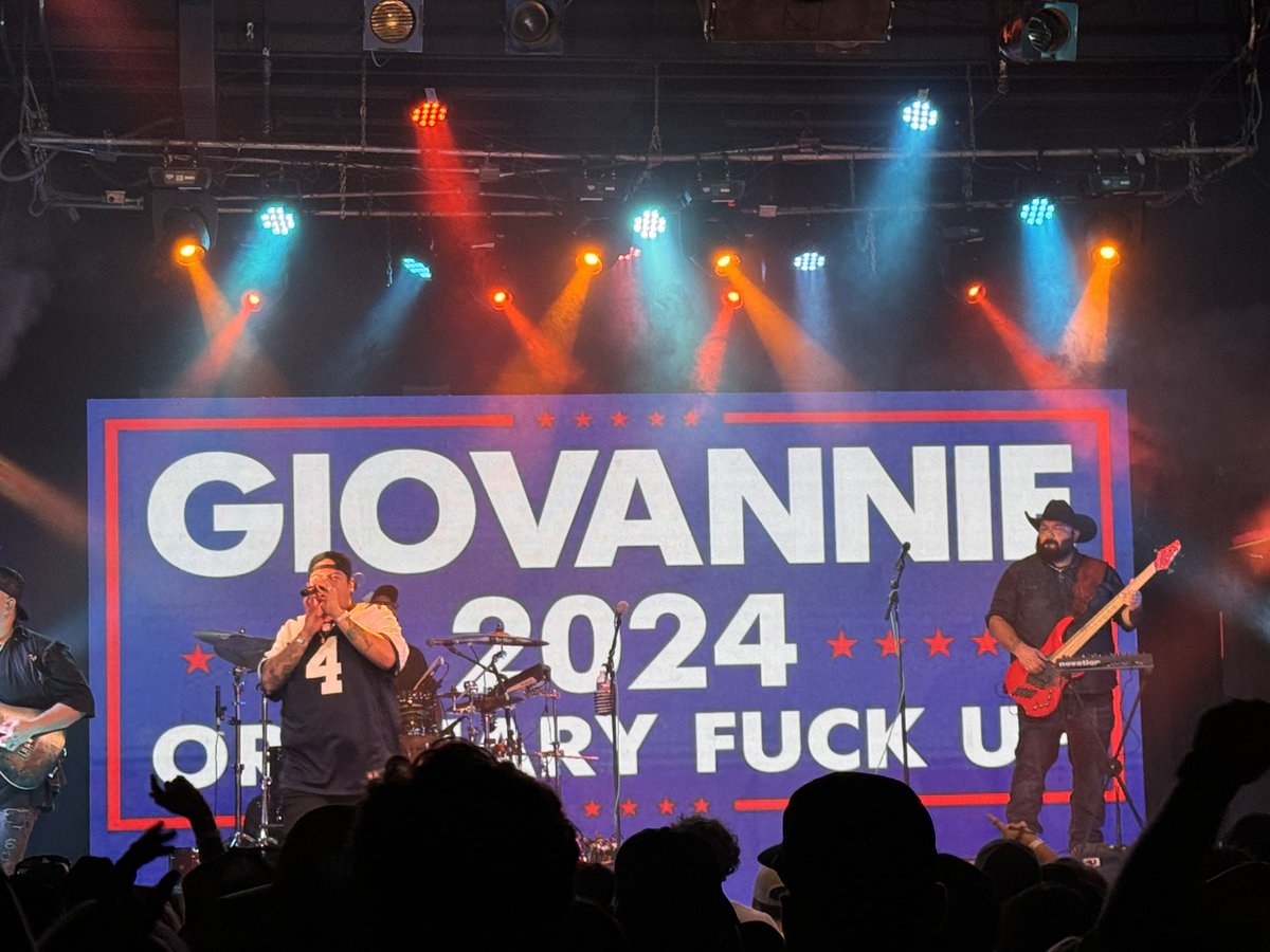 GIO IS SO BACK

Amazing to see the best performers again. These guys never fail to put on the best shows <a href="/gioandtheguns/">Giovannie Yanez</a>