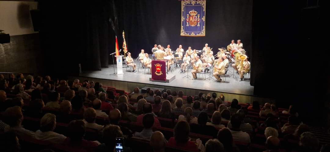 FUTER_ET's tweet photo. Fabulosa acogida en la ciudad de Medina del Campo al concierto de la Unidad de Música de la División San Marcial previo al solemne acto de Jura de Bandera para personal civil organizado por el #MACA_ET
#FUTER
#SomostuEjército https://t.co/sE1eWoIAFZ