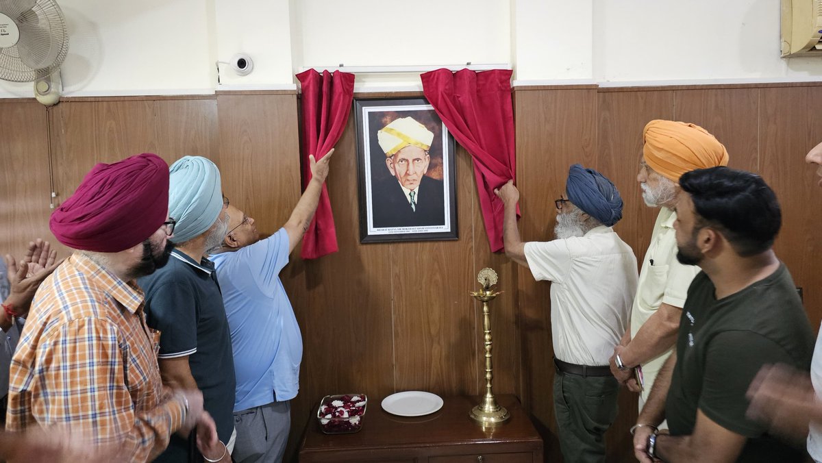 PSEBEAOfficial's tweet photo. Engineers Day celebrations in PSEB Engineers' Association Home Patiala. https://t.co/LOi29Z2FrK