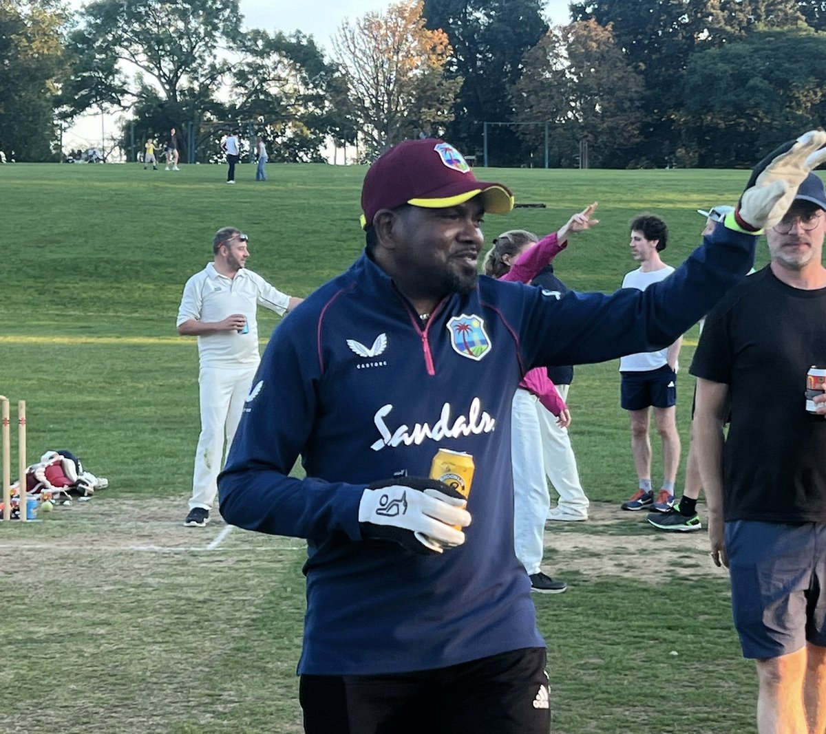 RagoobarRawle's tweet image. Played cricket for the first time yesterday for a while, had a great game, still got it! great weather! it was a lovely and enjoyable day! βI donβt like cricketβ¦ I love it! πNow of to play football this morning π€β½οΈ@MaudsleyNHS
#selfcare #exercise# mind&body
#staffsupport