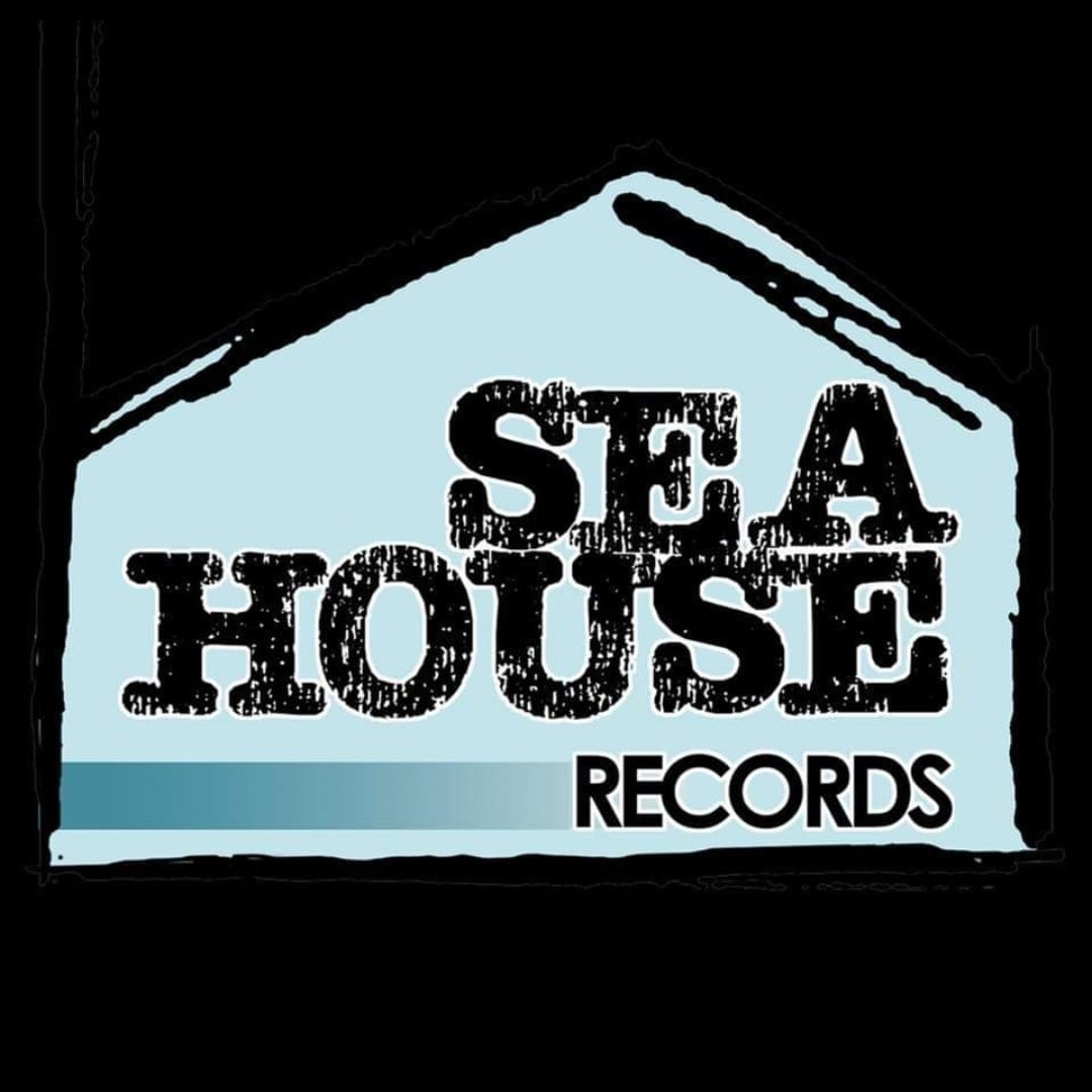 DistortedModel's tweet photo. One year ago today we were signed by Seahouse Records 😁 We love being apart of this label and are so grateful for all of thier help and advice 🎶
Here's to the next year 🖤💜🖤
#Distortedmodel #independentrecordlabel #seahouserecords #dreampop #shoegaze #indiegaze #newmusic https://t.co/GOWTbw3aMl