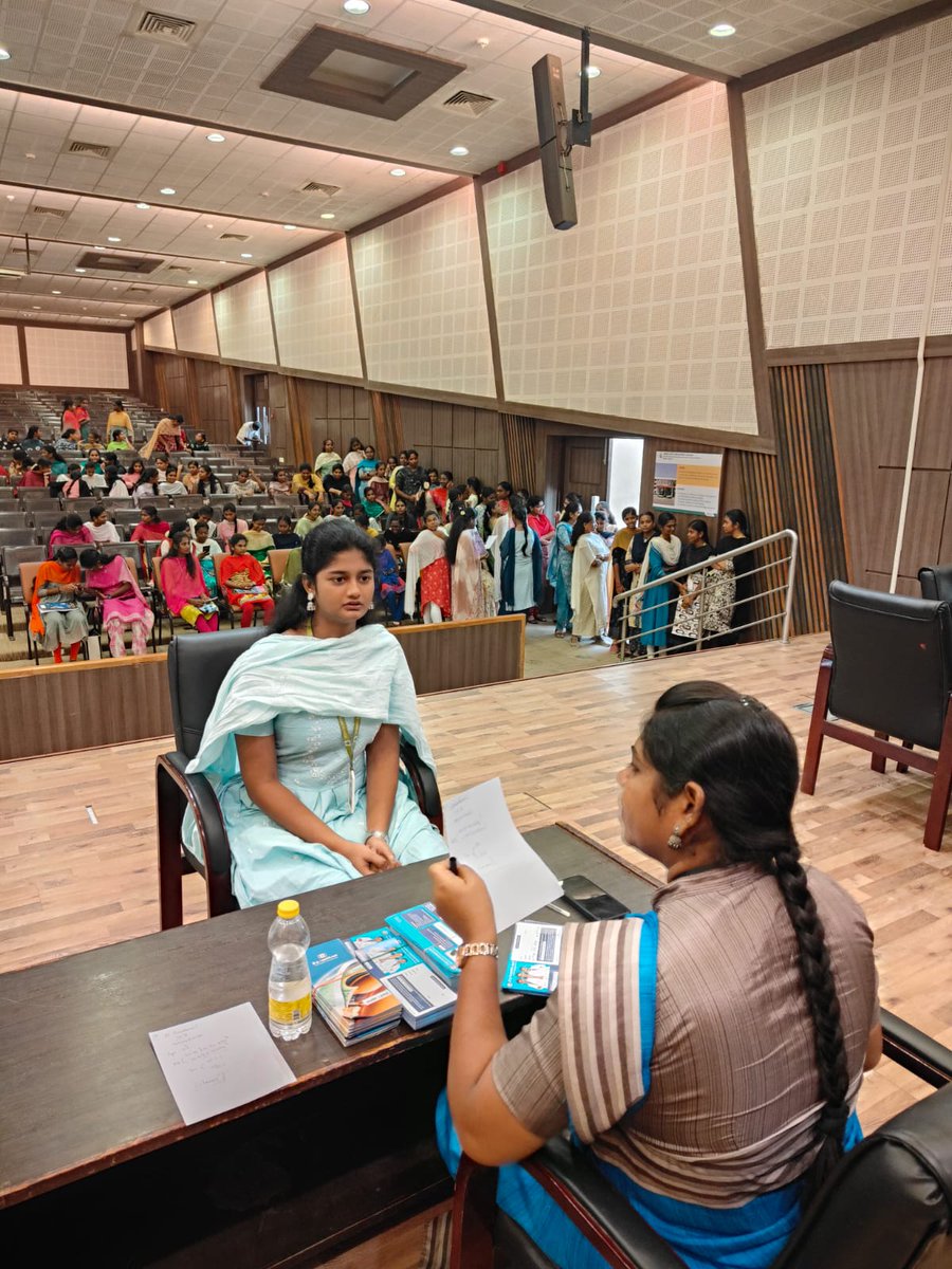 KonguArtsErode's tweet photo. Women Development Cell , in association with the Eye Foundation, Erode, organized an eye screening and awareness camp. This initiative aimed at promoting eye health. #KASC #EyeScreeningCamp #WomenDevelopmentCell #EyeFoundation #HealthAwareness #CommunityWellness #EyeHealth https://t.co/arB5VK9QkE