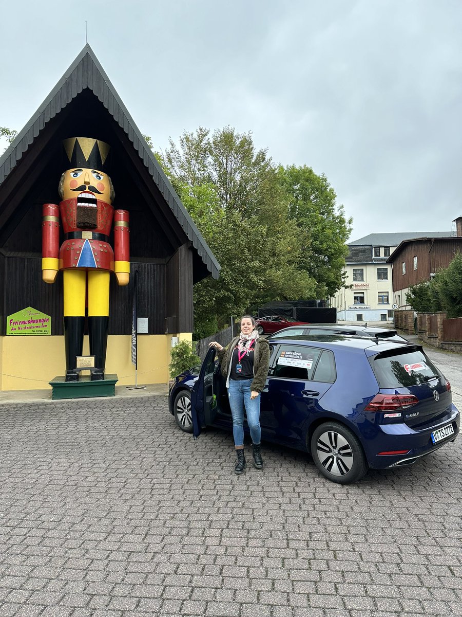 _tho_'s tweet photo. Die nächsten sind auch schon da. #eGolf https://t.co/R1AIU2SUNo