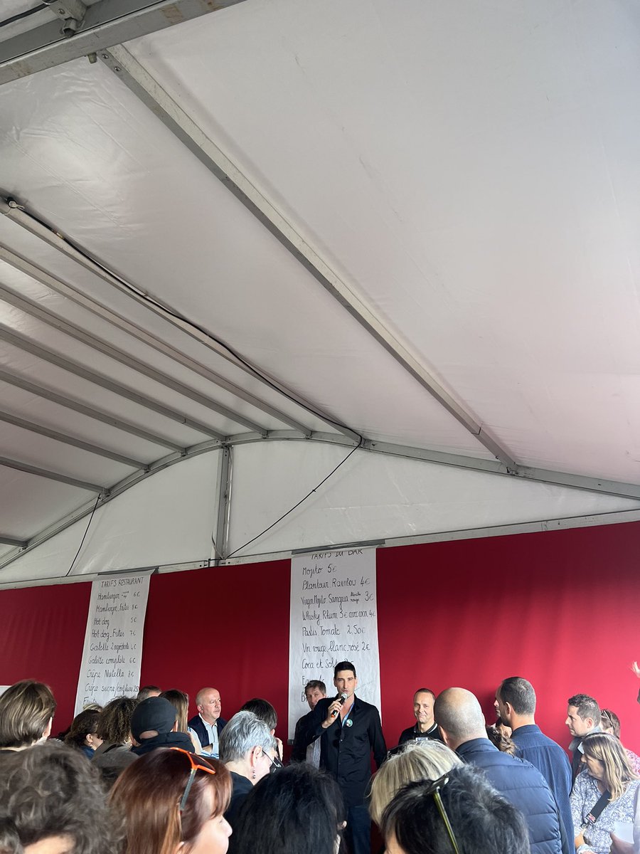 LaurenceCohen94's tweet photo. #fetedelhuma2024 : un cru 2024 extraordinaire. Du monde, une ambiance festive, des débats bondés. Un peuple de France solidaire, fraternel plein d’espoir et d’énergie pour changer le monde. Et pleins de rencontres encore aujourd’hui 🤩 https://t.co/zlIvwzHH6e