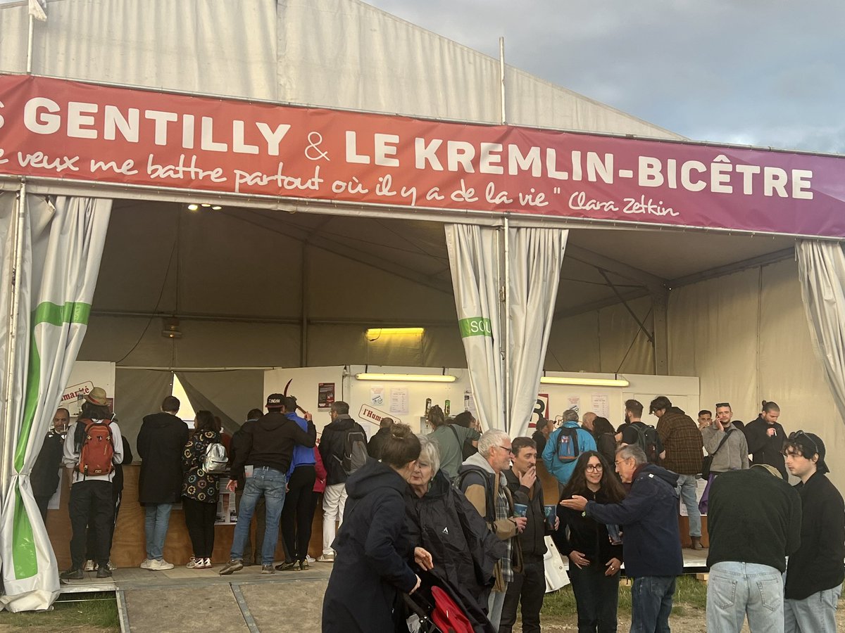 LaurenceCohen94's tweet photo. #fetedelhuma2024 : un cru 2024 extraordinaire. Du monde, une ambiance festive, des débats bondés. Un peuple de France solidaire, fraternel plein d’espoir et d’énergie pour changer le monde. Et pleins de rencontres encore aujourd’hui 🤩 https://t.co/zlIvwzHH6e