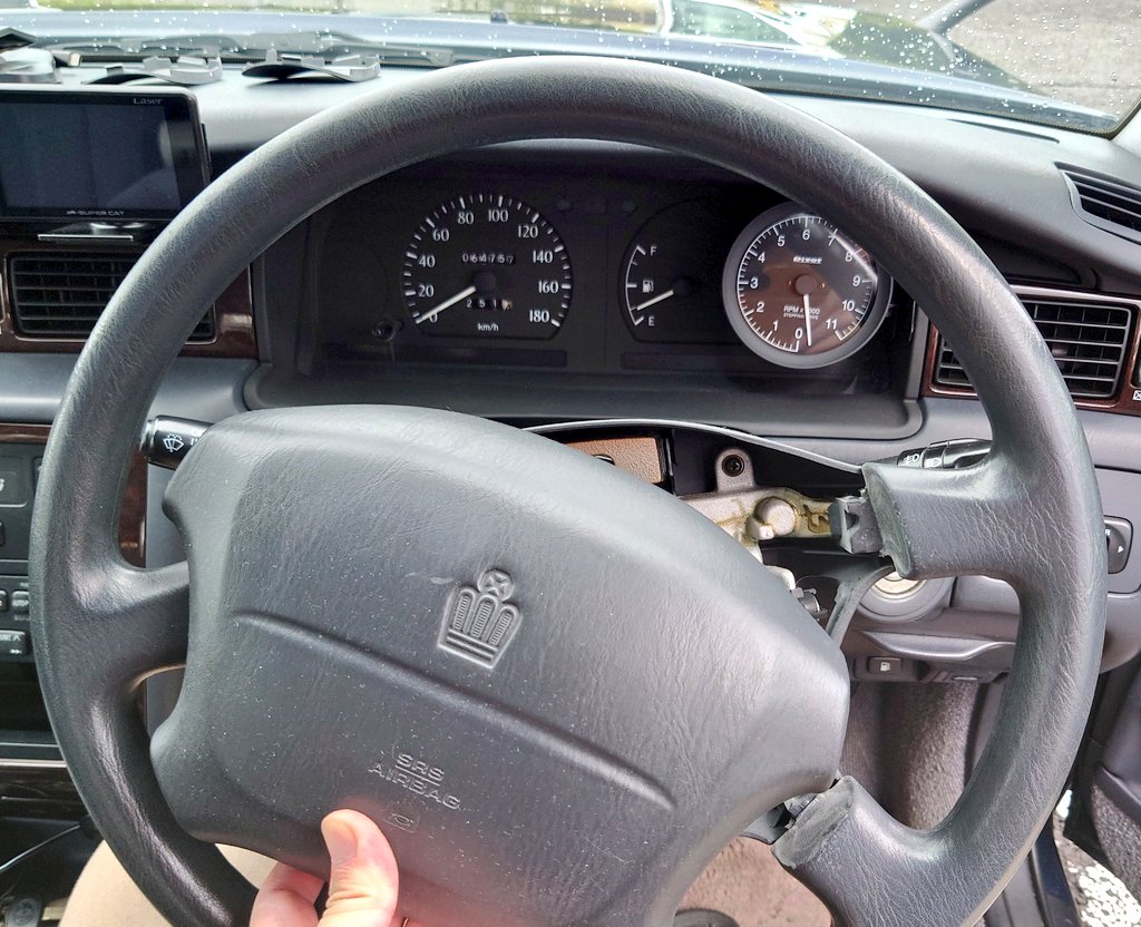mekame_ele's tweet photo. ステアリングをウレタンから上位グレードの本皮仕様に交換
#GS151 #クラウンセダン https://t.co/FR7DcqdBpO