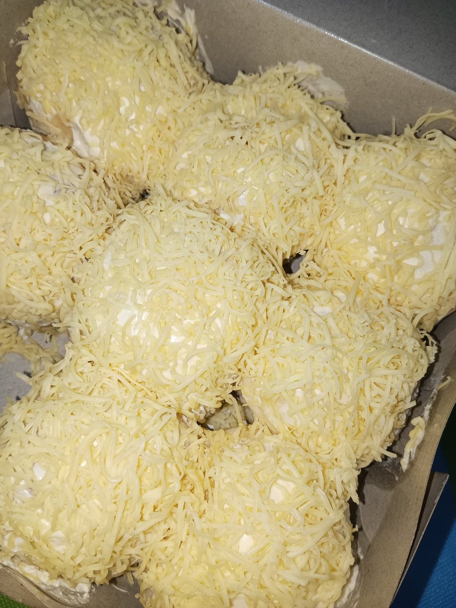 Kinoo_something's tweet photo. Cheesy ensaymada. 😍 https://t.co/uO0LfEK9Us
