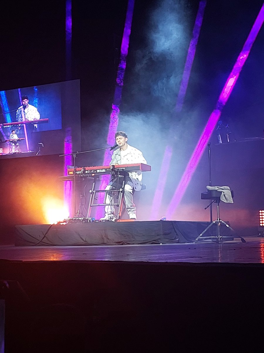 calaithewriter's tweet photo. We came. We saw. We reunited &amp; got revived 😊✌🏼 Now, gotta revive the lost voice too lol. Vids is a bit of a struggle. For now, snippets muna (ctto). His stage pics from my trusty phone.

Thanks @DavidArchie for a helluva concert! Looking forward 🫢☺️😌🫰🏻
#DavidArchuletaInManila https://t.co/ZrLVhqaTWQ