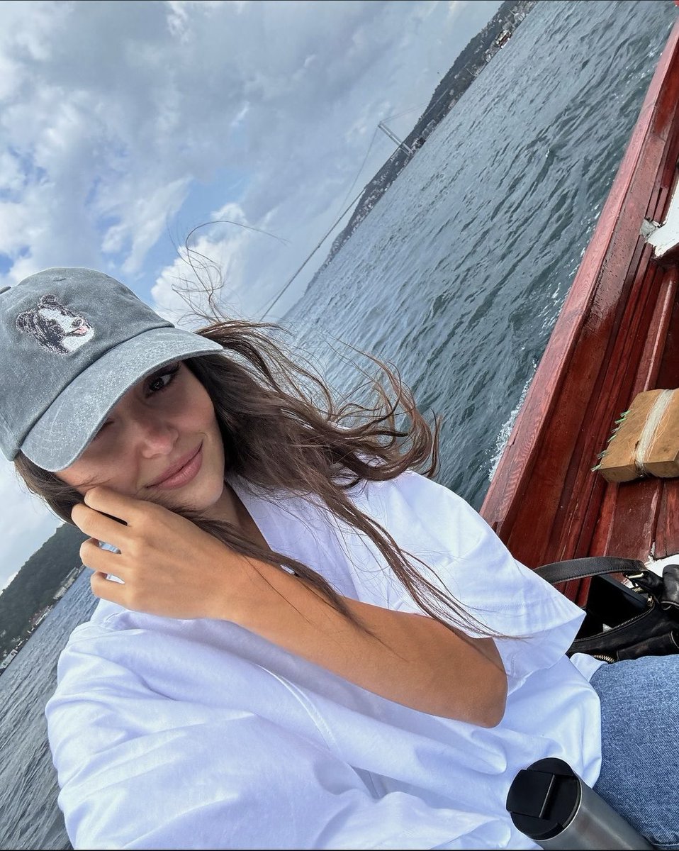 gecelenelim's tweet photo. Dünya güzelimle herkese günaydın.🤩♥️

#HandeErçel https://t.co/Kx1RwEnBOF