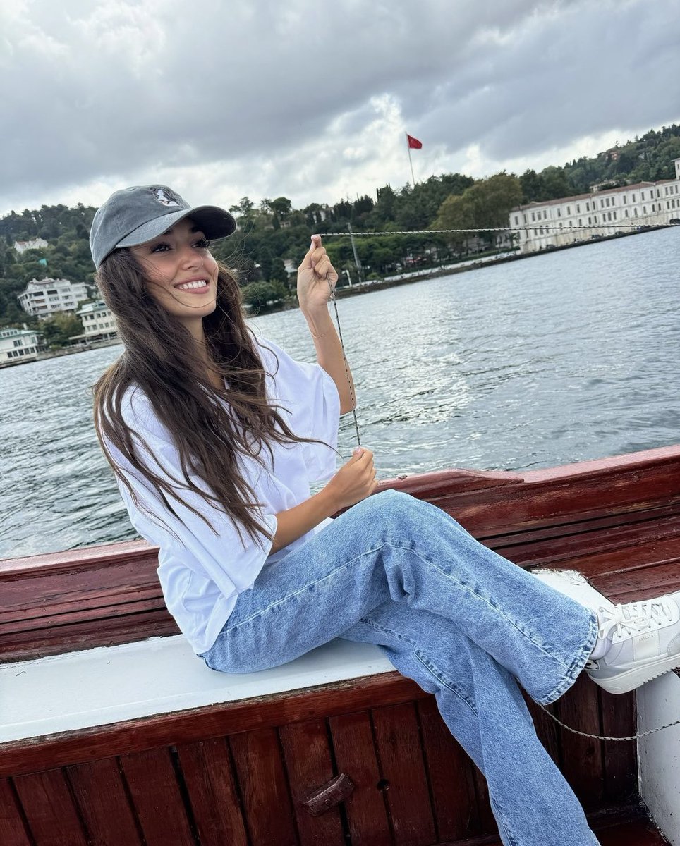 gecelenelim's tweet photo. Dünya güzelimle herkese günaydın.🤩♥️

#HandeErçel https://t.co/Kx1RwEnBOF