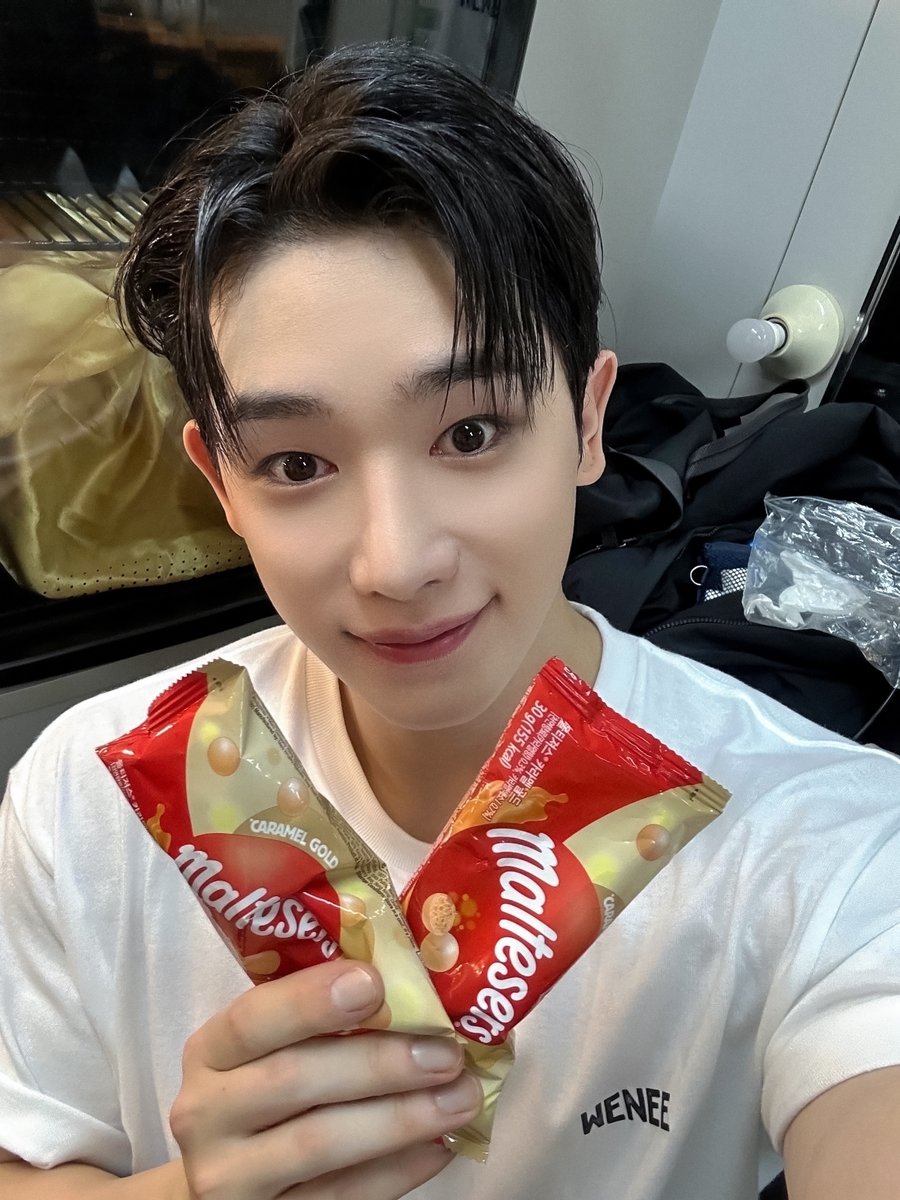 official__wonho's tweet image. (\_/)
( •͈ᴗ•͈)
/&amp;gt;🍫🍫
원호가 위니를 위해 준비한 달콤한 선물🎁 
달달함 629% 충전 완료‼️

#원호 #WONHO #몰티져스 #maltesers
#엠앤엠즈 #mms
#2024_WONHO_FANPARTY
#WELCOMEBACK_WENEE