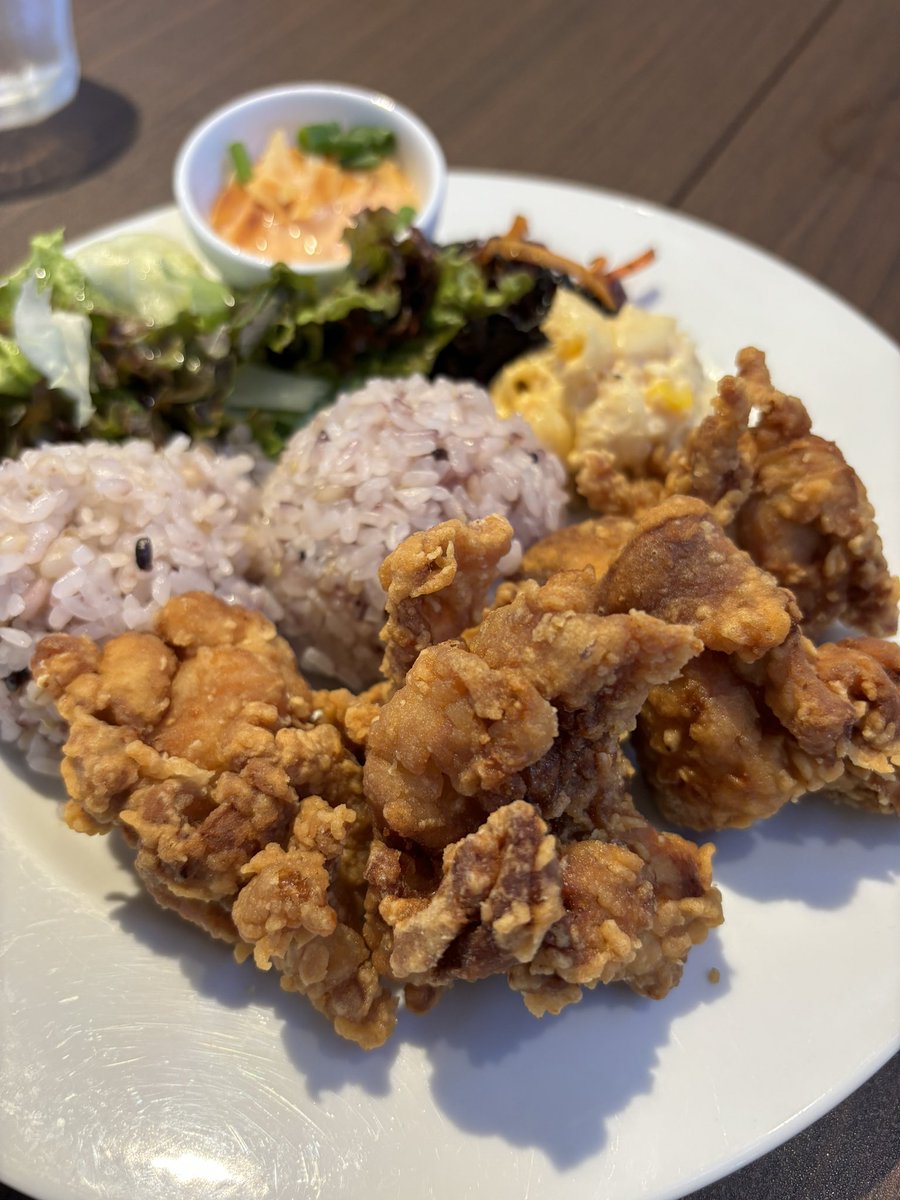 peace86happy's tweet photo. 久しぶりにalohakitchenに行って、ランチとパンケーキ食べた(o´艸`)
パンケーキめちゃフワフワで…ココのが1番好き♡
 #アロハキッチン
 #alohakitchen
 #パンケーキ https://t.co/w7AveBqRQv