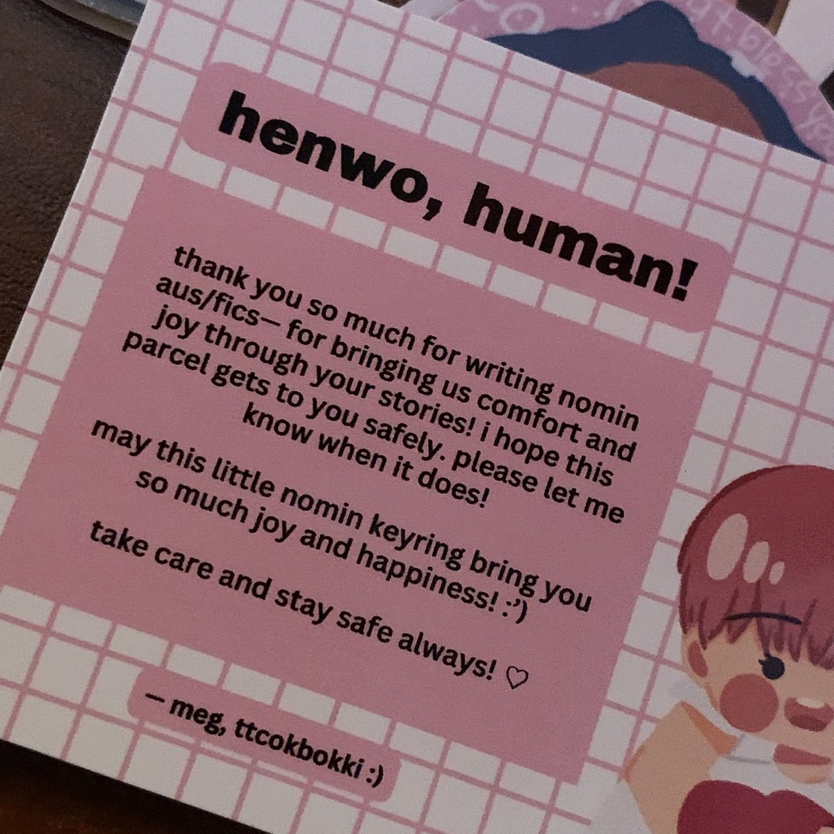 arctixrouge's tweet photo. hiiii !! @diveintonomin @ttcokbokki i’m not only grateful for these cutesy gifts but also for appreciating my works :(( it brings me great pleasure to know that the works i share with you bring you warmth and happiness ☹️🩷🫂 https://t.co/REif0FScGo