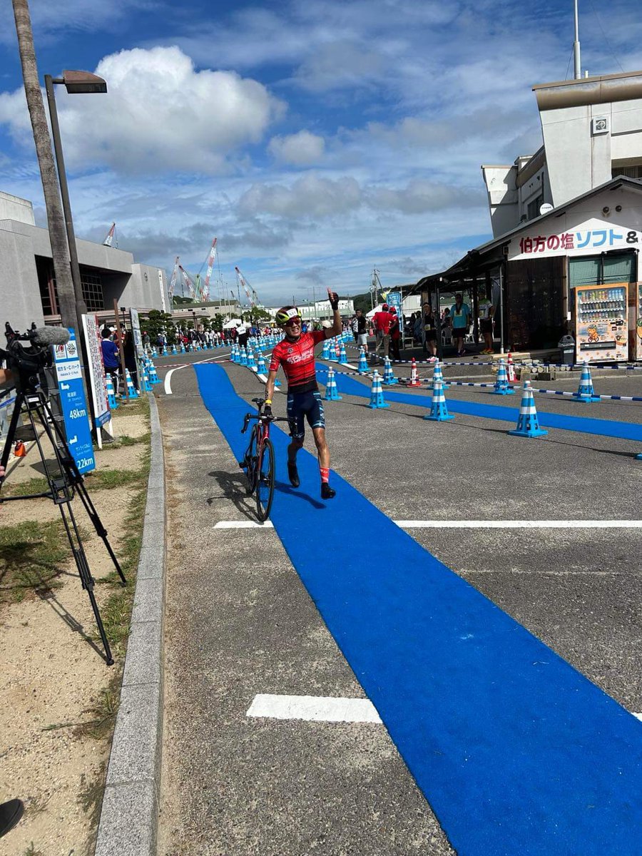 ab06152's tweet photo. 伯方島トライアスロン バイクパートに参戦
バイクで全体のトップにたち、2位と10分差をつけての独走優勝💪
バイクは、おそらく4分ぐらいコースレコード出したのかな
ウーレアは、軽量のため平地の巡航速度が心配されましたが、登りも平地も、かっ飛んでくれました
#dizo
#dizobike
#ourea
#Dreamworks https://t.co/JtdywKgVp3
