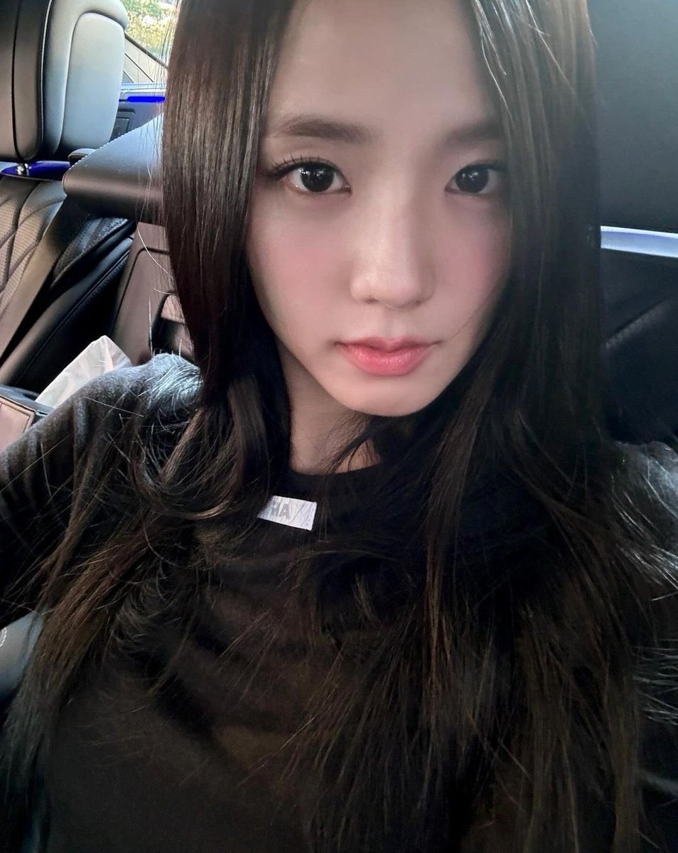 ForeverKimJisoo's tweet photo. 150924 [Instagram] #JISOO update.

#지수 #블랙핑크지수 #FLOWER #AllEyesOnMe  @officialBLISSOO https://t.co/i6sgipFnwY