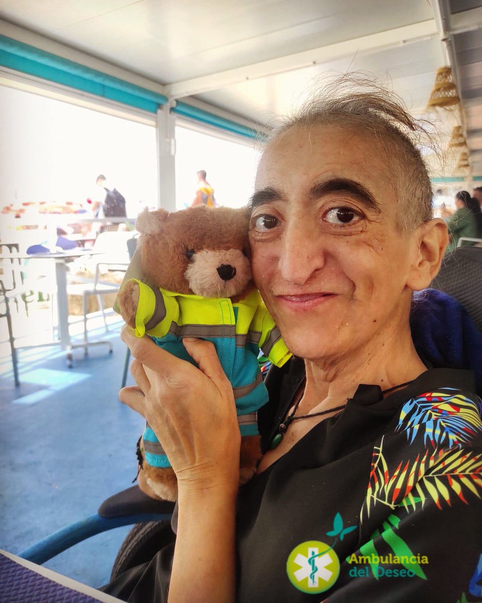 Maite,soñaba con volver a disfrutar de bañarse y flotar en las piscinas de El Quarry en Gibraltar. Con la inestimable ayuda del personal de El Quarry/Camp Bay y con los profesionales del Hospital Punta Europa, pudo hacerlo realidad. Gracias por tanta #Energiasolidaria