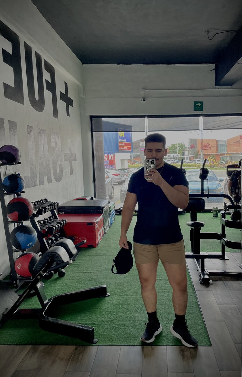 brayanmtz1's tweet photo. Regresando al Gym 💪🏻🔥 https://t.co/gq98OtwZMY