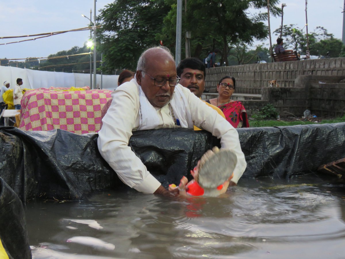 171 &amp; 20 Ganpati Idols immersed in artificial tanks and 4 &amp; 1 Kalash of Nirmalaya collected on 7th &amp; 8th day of Visarjan at Airforce side of Futala Lake. Thanks to Smt. Nanda Jichkar, Ex – Mayor, Nagpur for always being a persistent motivator in our environment movements.